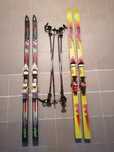 Vendo ski (skis) e batons antigos