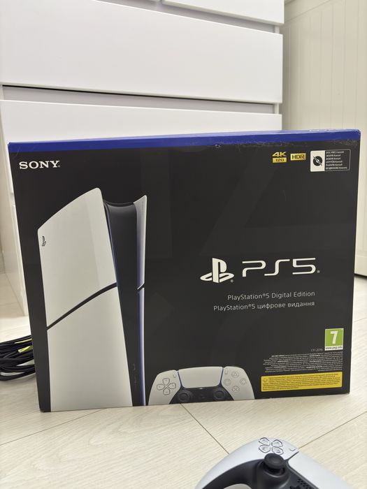 Sony playstation 5 slim digital edition на 1 терабайт.