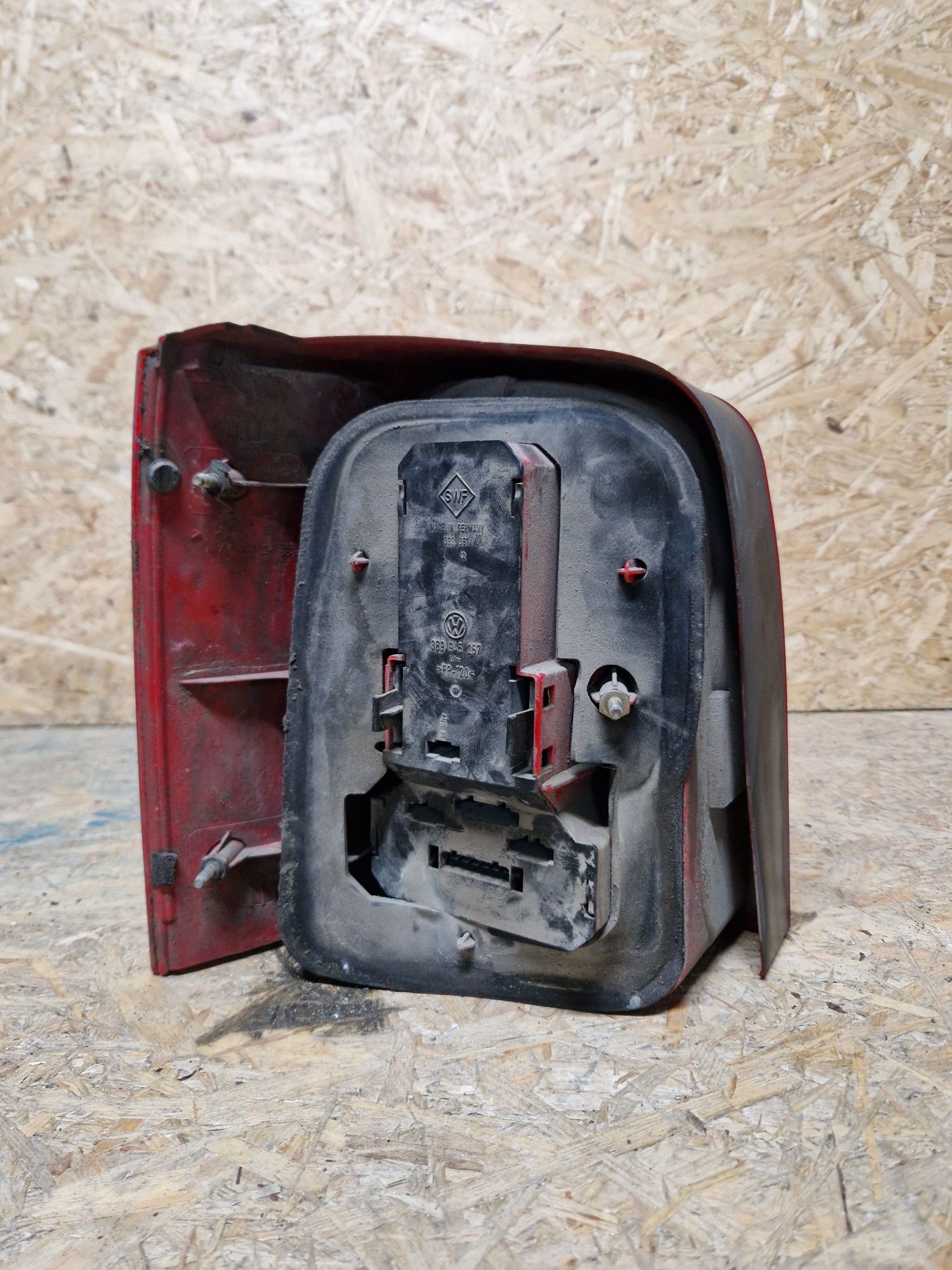Lampa prawy tył vw passat b5 kombi 3b9.945.112f
