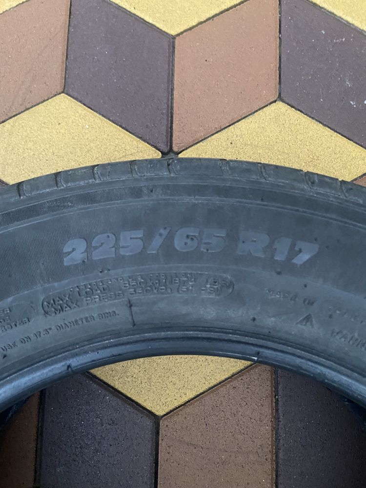 Демисезонная резиная 225/65 R17