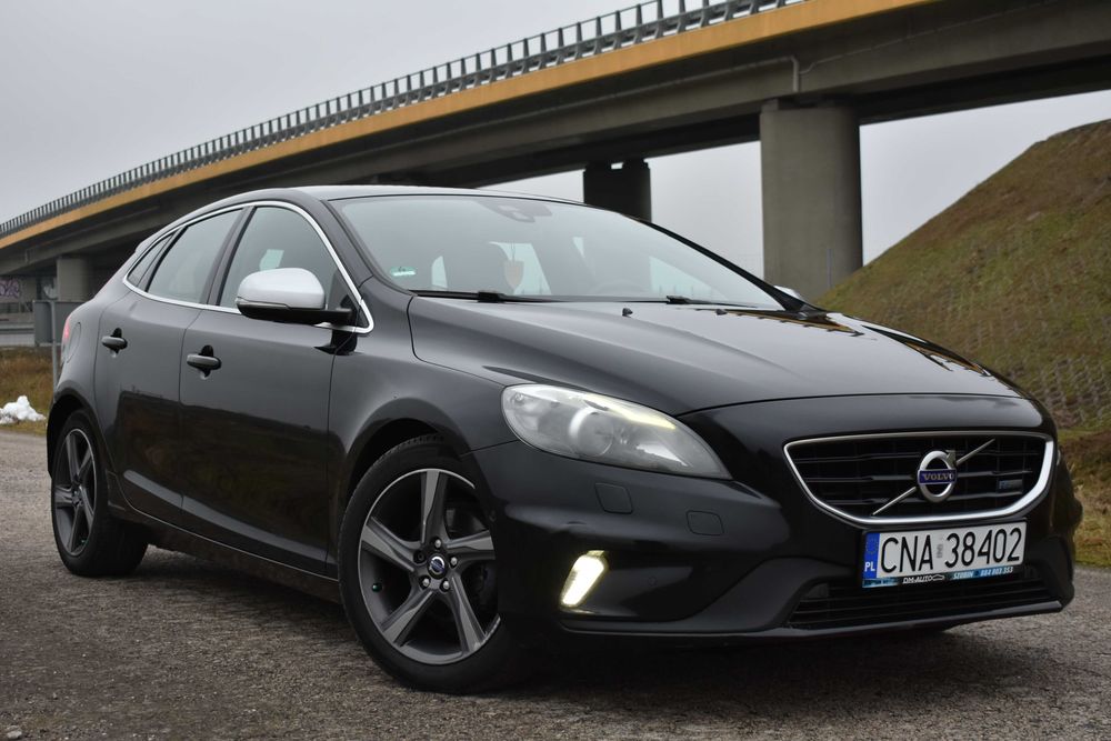 100% BEZWYPADKOWE Volvo V40 d2 R-design BiXenon Navi Kamera Panorama