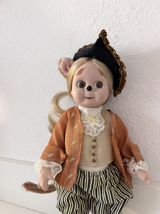 Gato das botas em porcelana