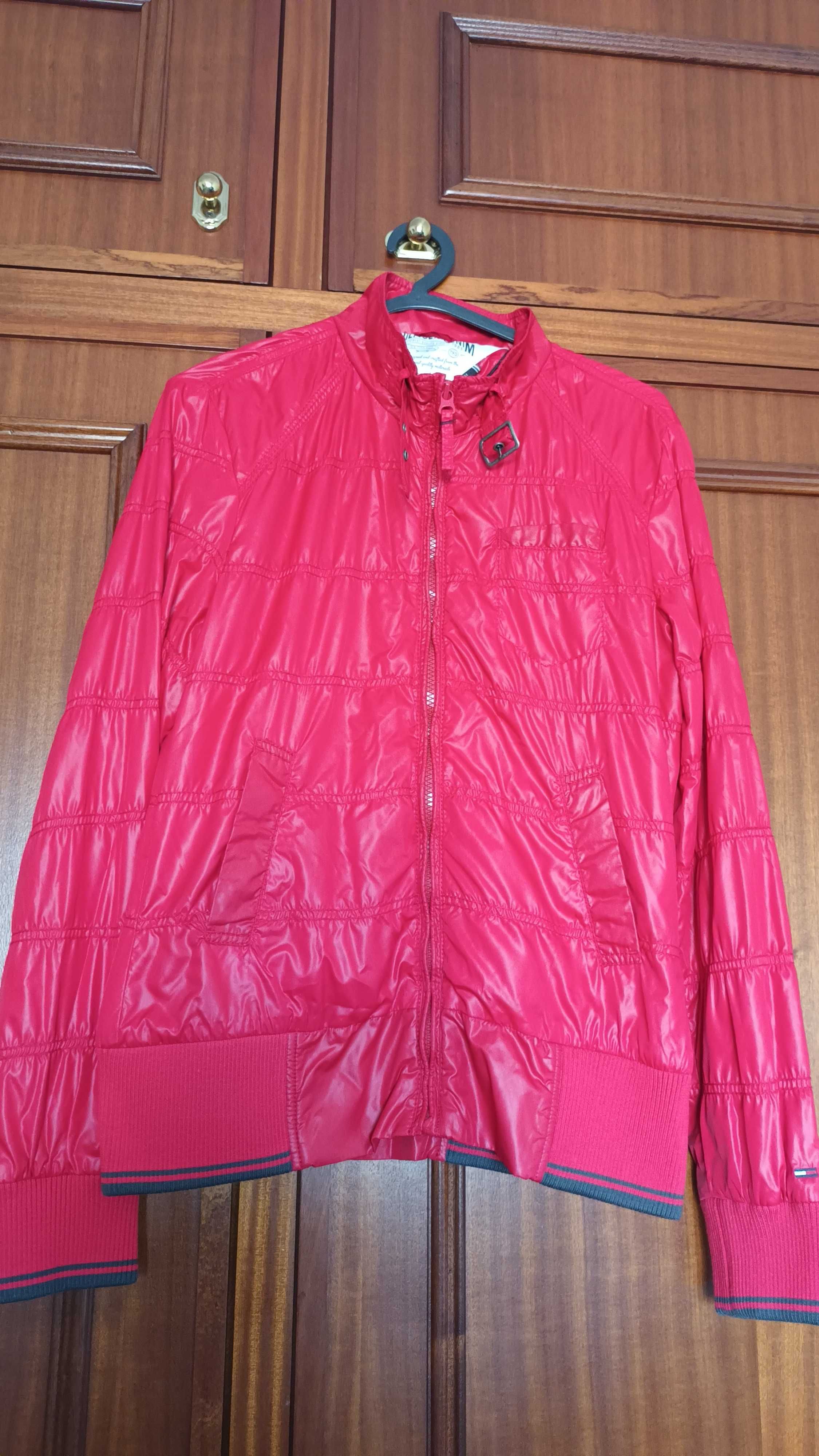Blusão leve vermelho