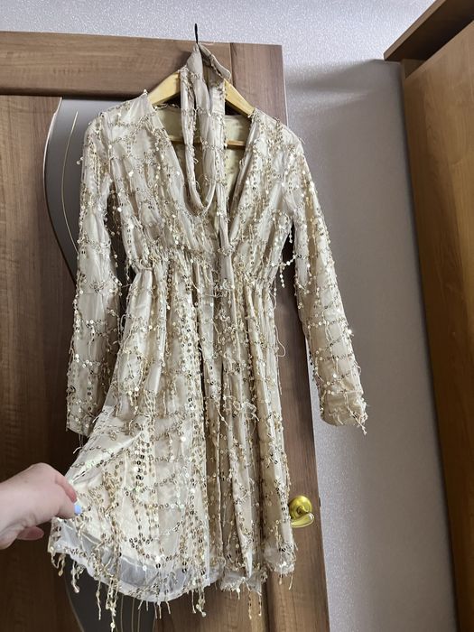 Платье в паетках нарядное