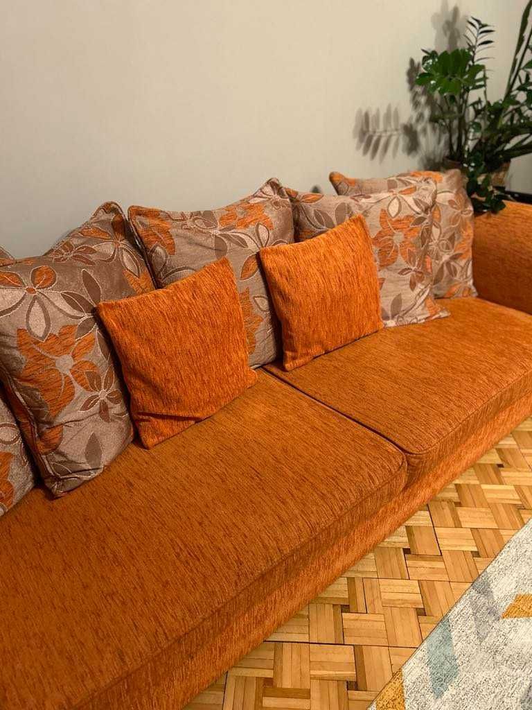 sofa rozkładania z pojemnikiem na pościel i poduszkami AGATA MEBLE