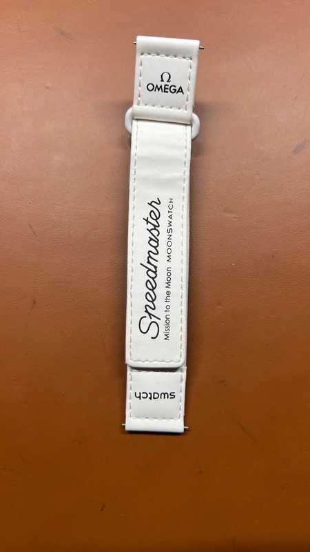 Omega × Swatch Moonphase Snoopy SO33W700