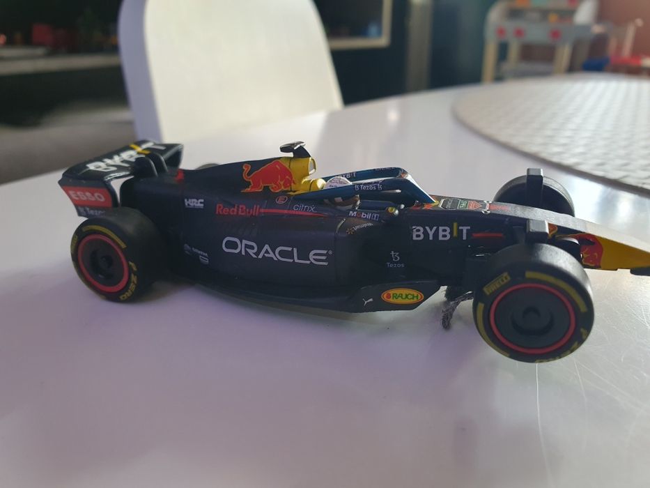 Carrera GO!!! - Oracle Red Bull Racing RB19 "M. Verstappen" 64236
