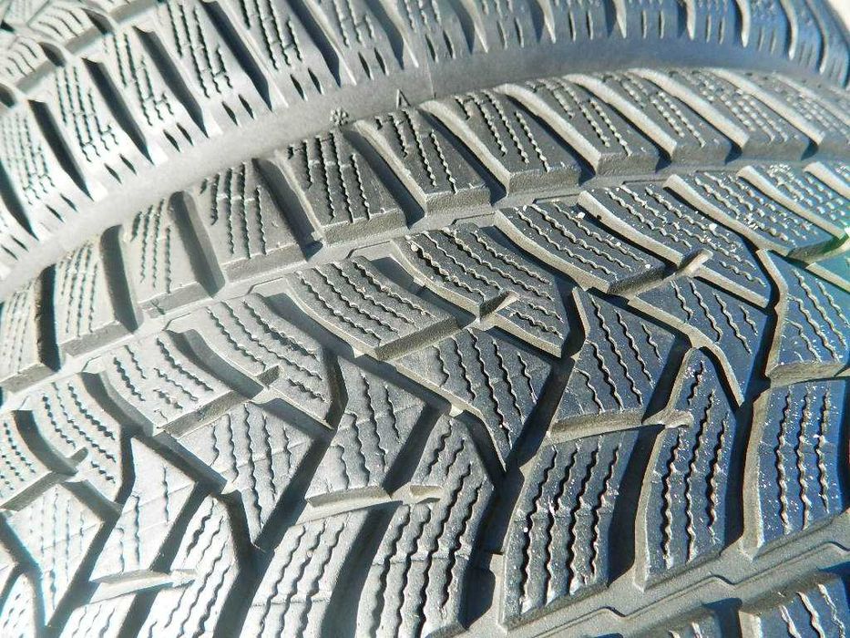 Шина колеса резина R18 235/45 Dunlop Winter Sport5 2шт Зима