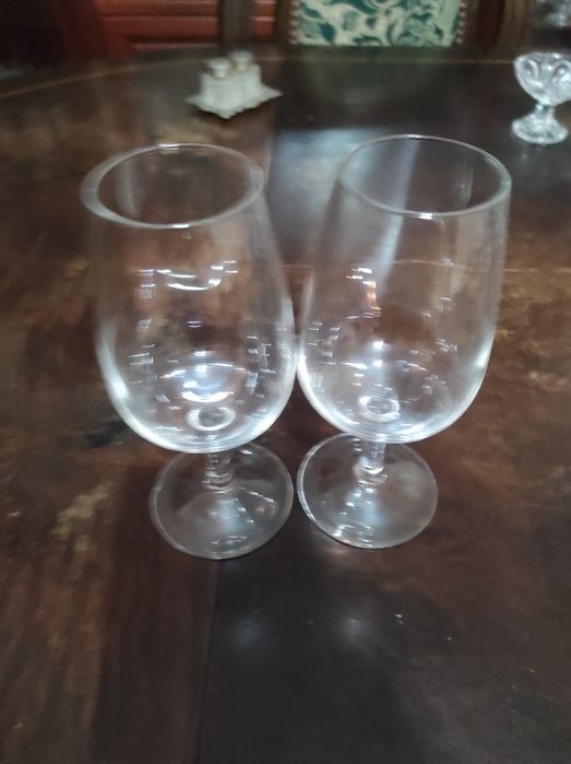 Vendo dois Copos grandes e altos e Copos pequenos de licor