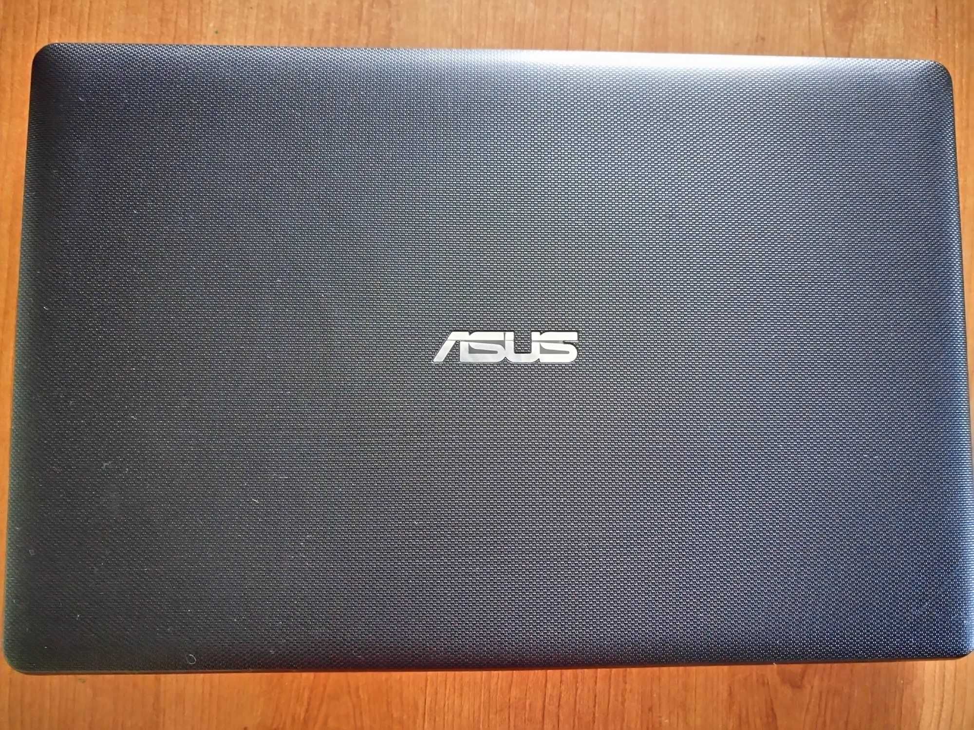 Нетбук Asus F200M + сумка