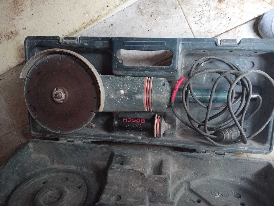 Rebarbadora grande Bosch