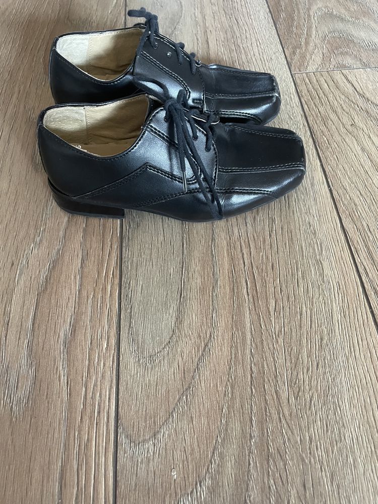 Buty garniturowe roz 27