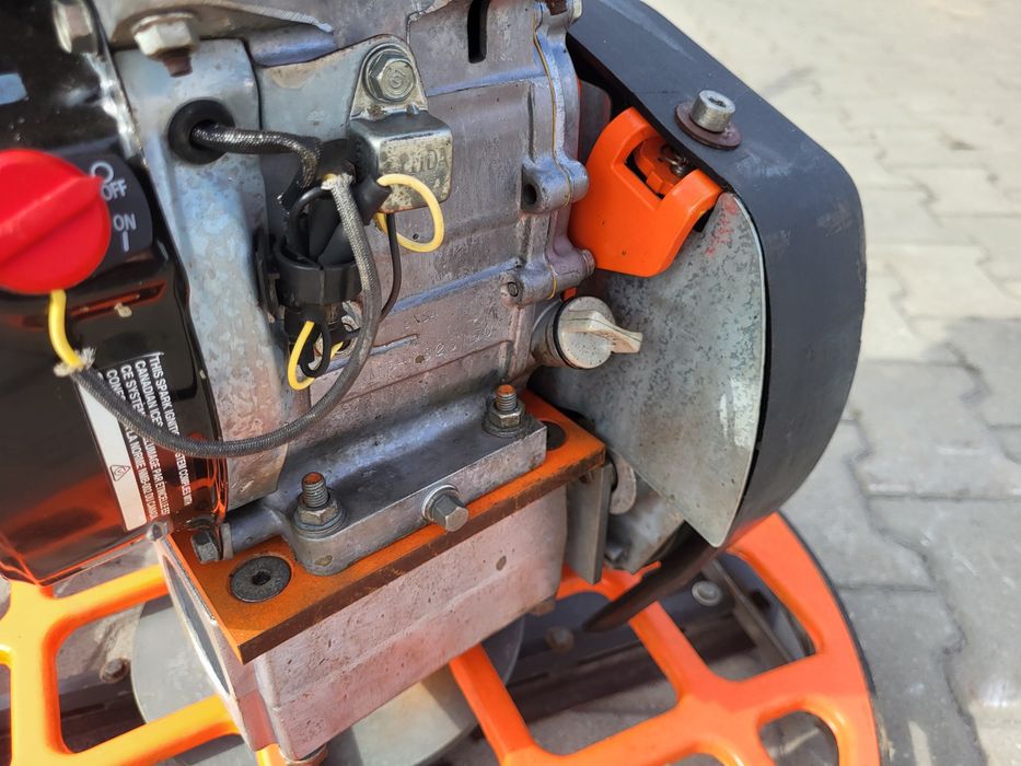 Zacieraczka do betonu Atlas Copco BD240 60cm silnik Honda