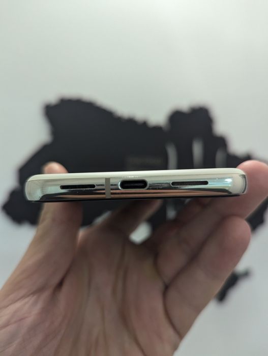 Google Pixel 8 pro 256gb Porcelain. Neverlock