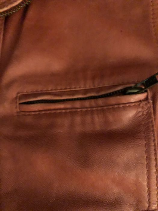 Blusão em pele , gola, punhos, e cos em malha