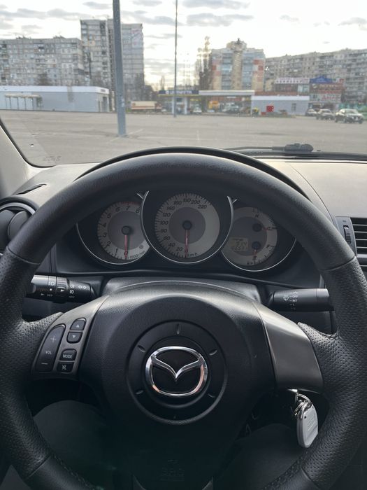 Продам автомобиль Мазда 3