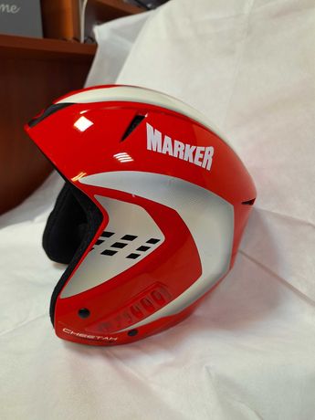 Kask narciarski. Czerwony