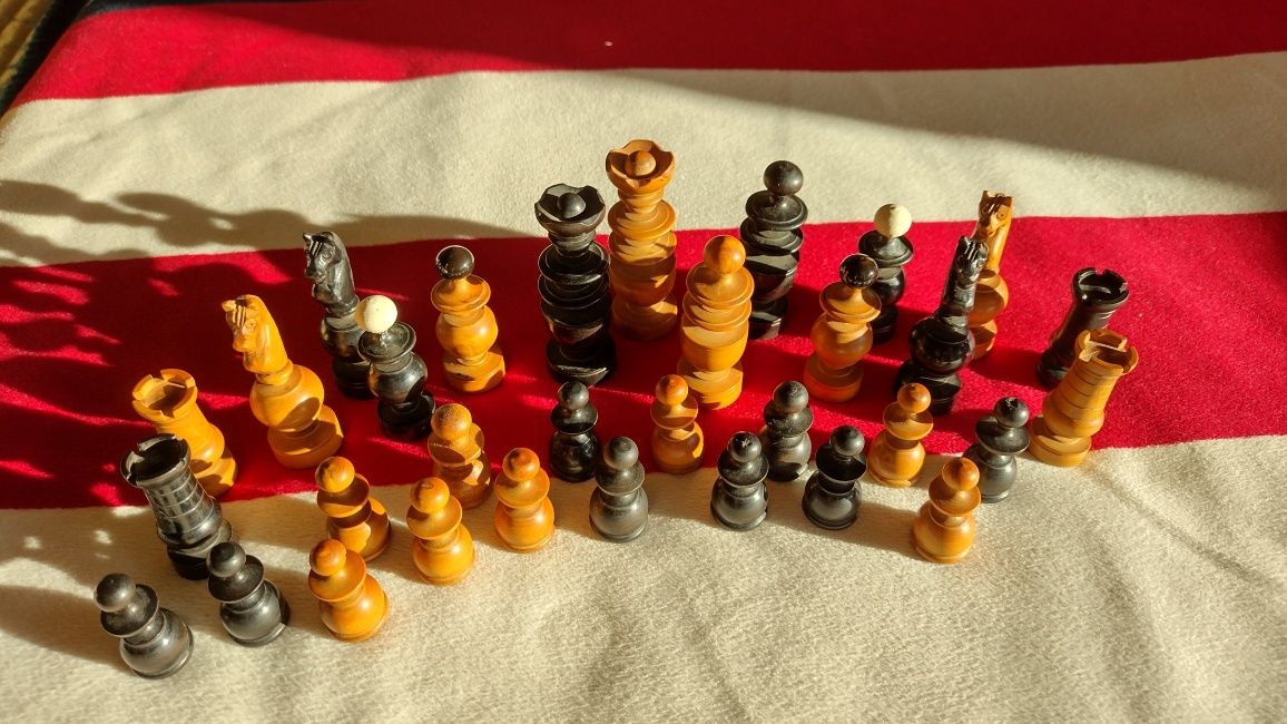 Zabytkowe szachy Francja styl Régence hebanowe toczone
