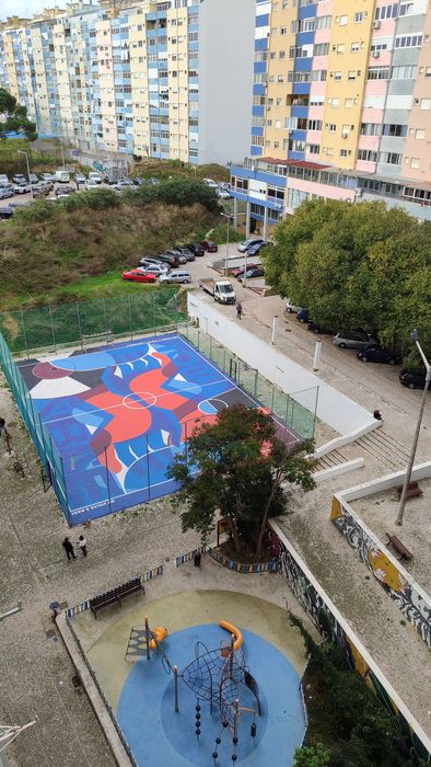 Quarto Almada centro, com WC privativo. Junto ao Metro