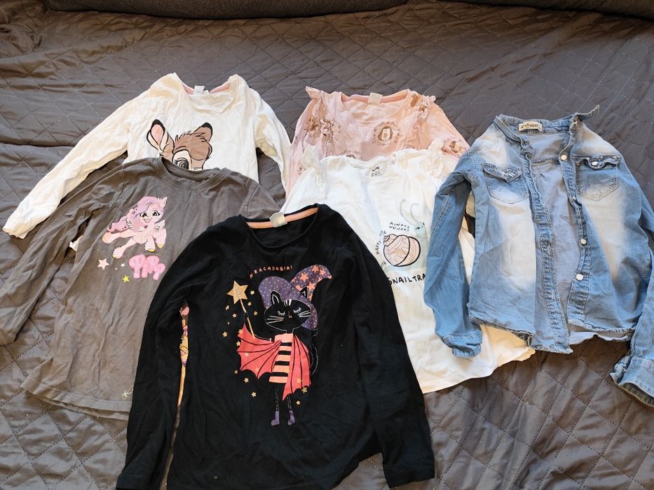 Ubranka w rozmiarze 122