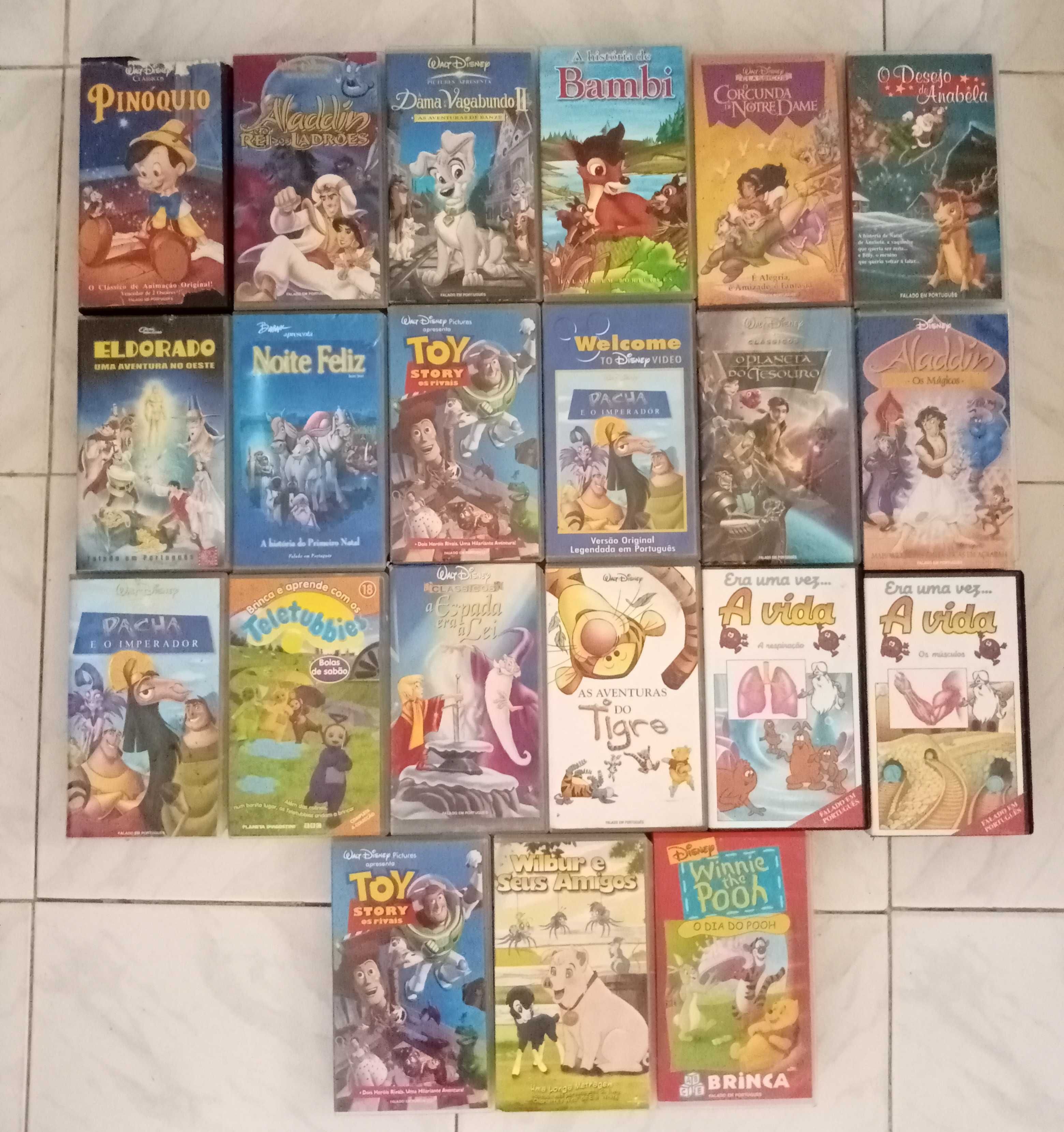 Cassetes VHS do corpo humano e bonecos