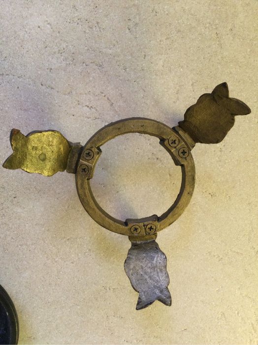Świecznik, PRL, metal, szkło czarne, na 3 złotych nóżkach