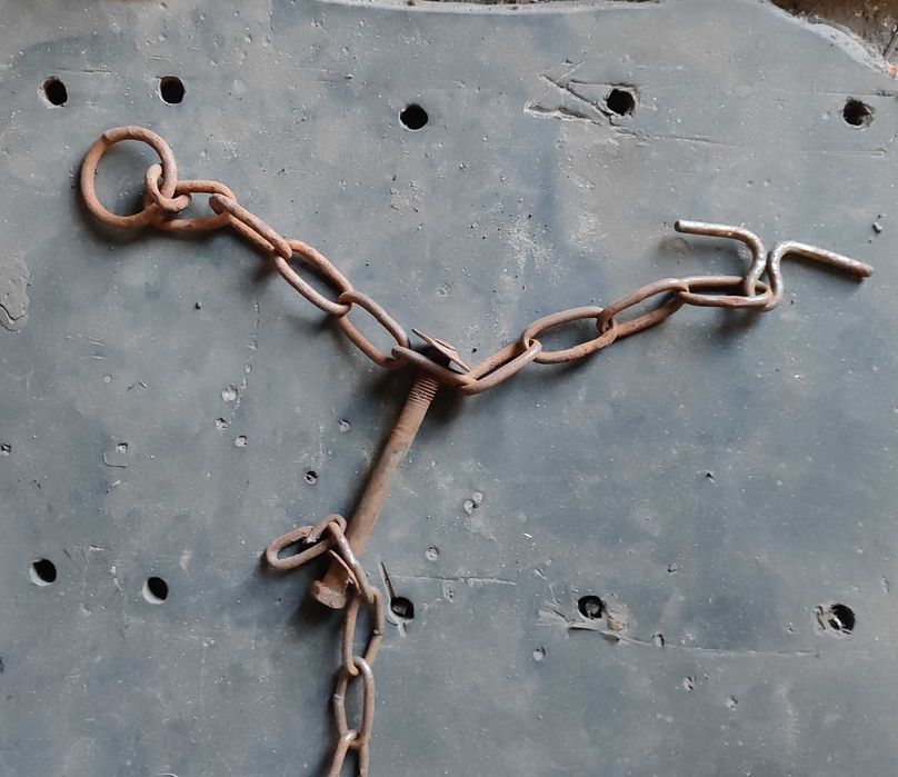 Продам длинную цепь (для животных)