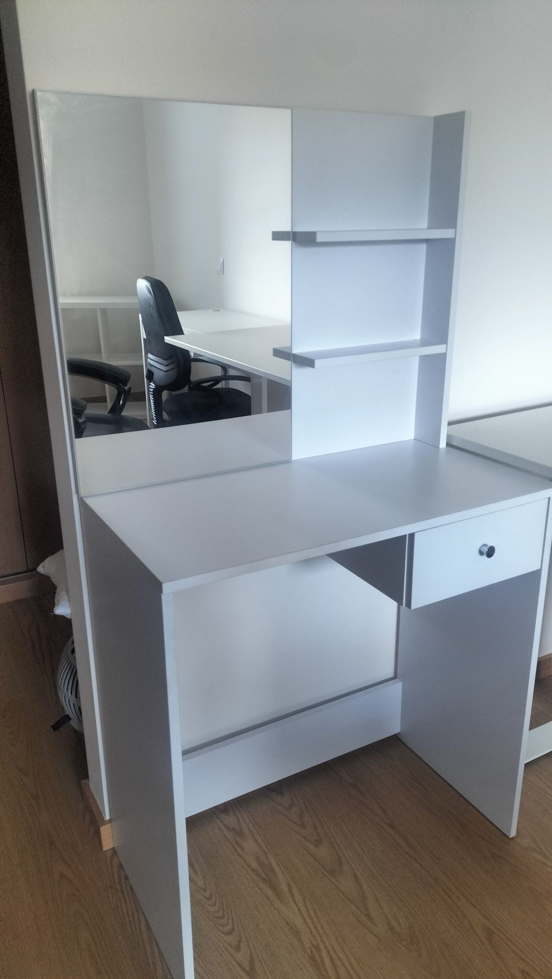 Secretaria com espelho