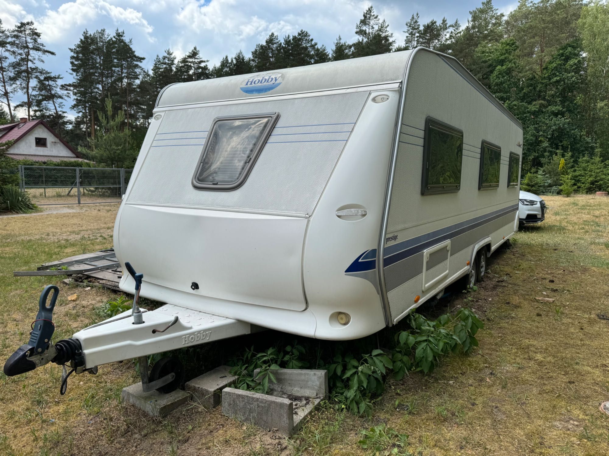 Przyczepa kempingowa 6-osobowa Hobby 650 UMFE z 2003 r.