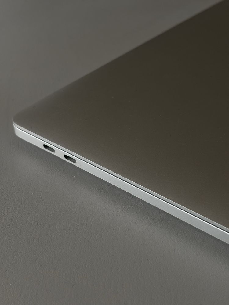 MAcBook Pro 13-inch  16G Ram / 512GB SSD