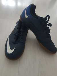 Buty halowe chlopiece Nike 36