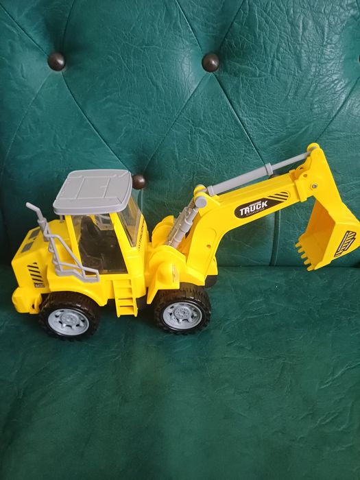 Трактор іграшка нова