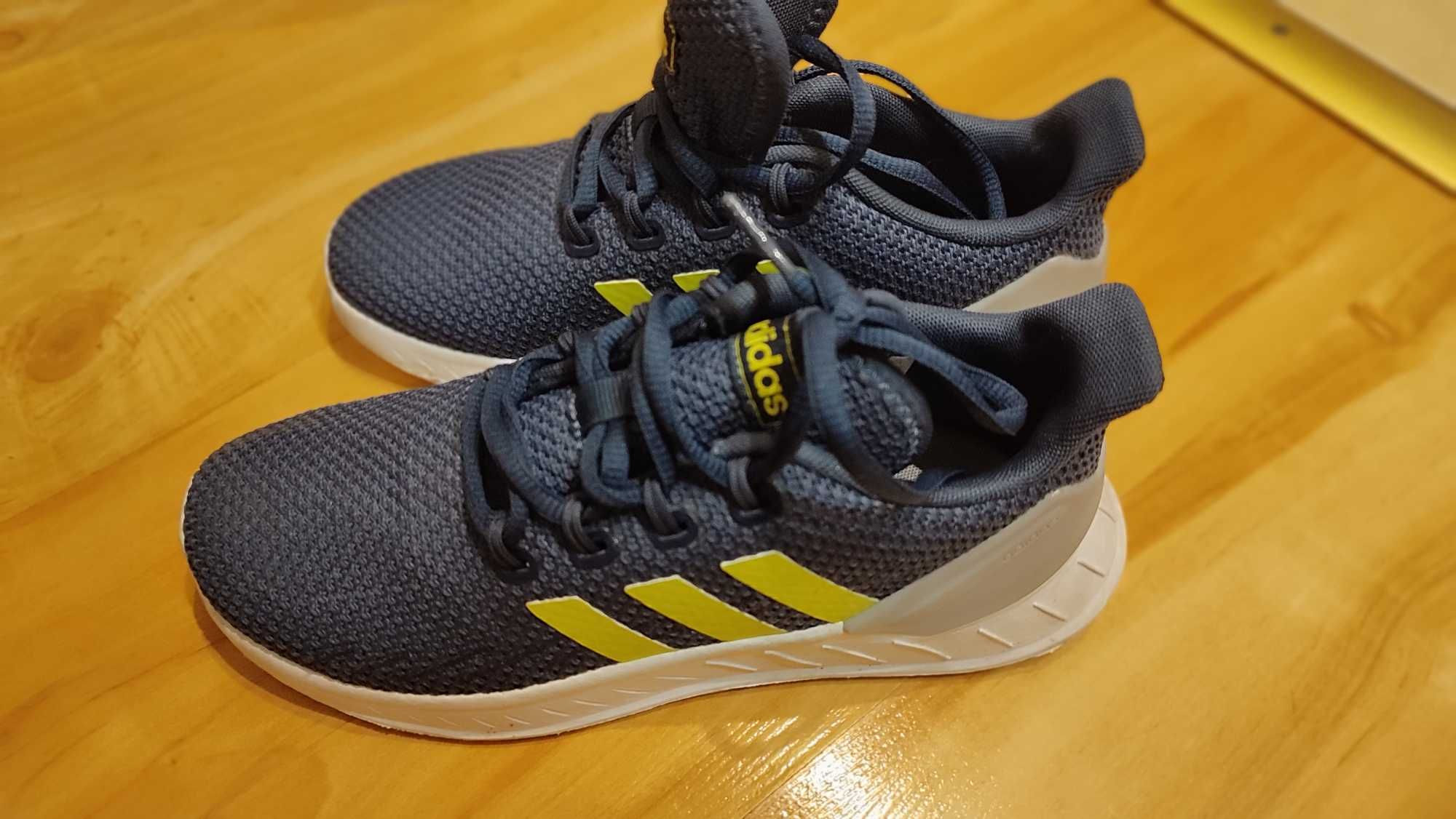 Продам кросівки дитячі оригінальні Addidas