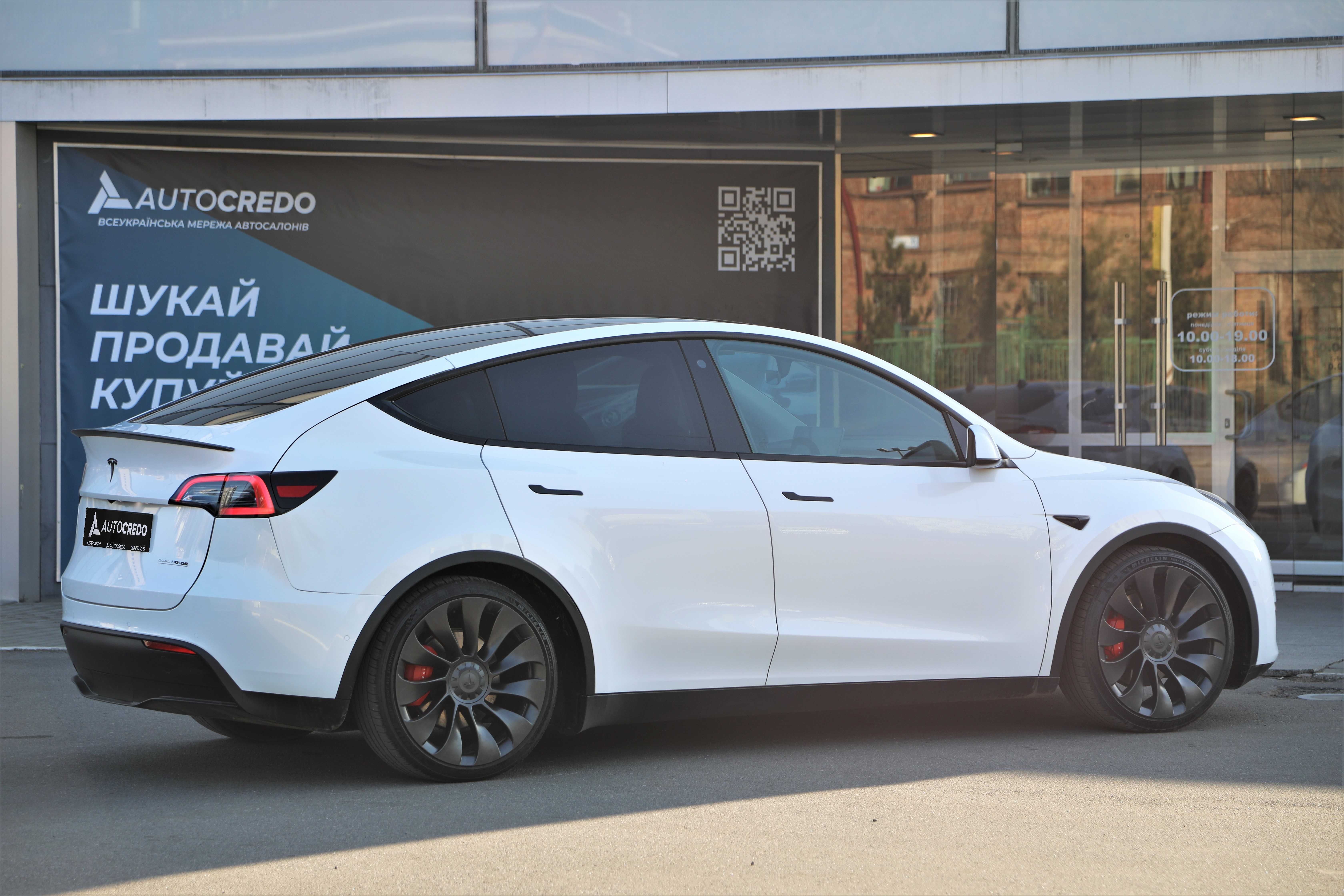 Tesla Model Y Performance Dual Motor 2021 року