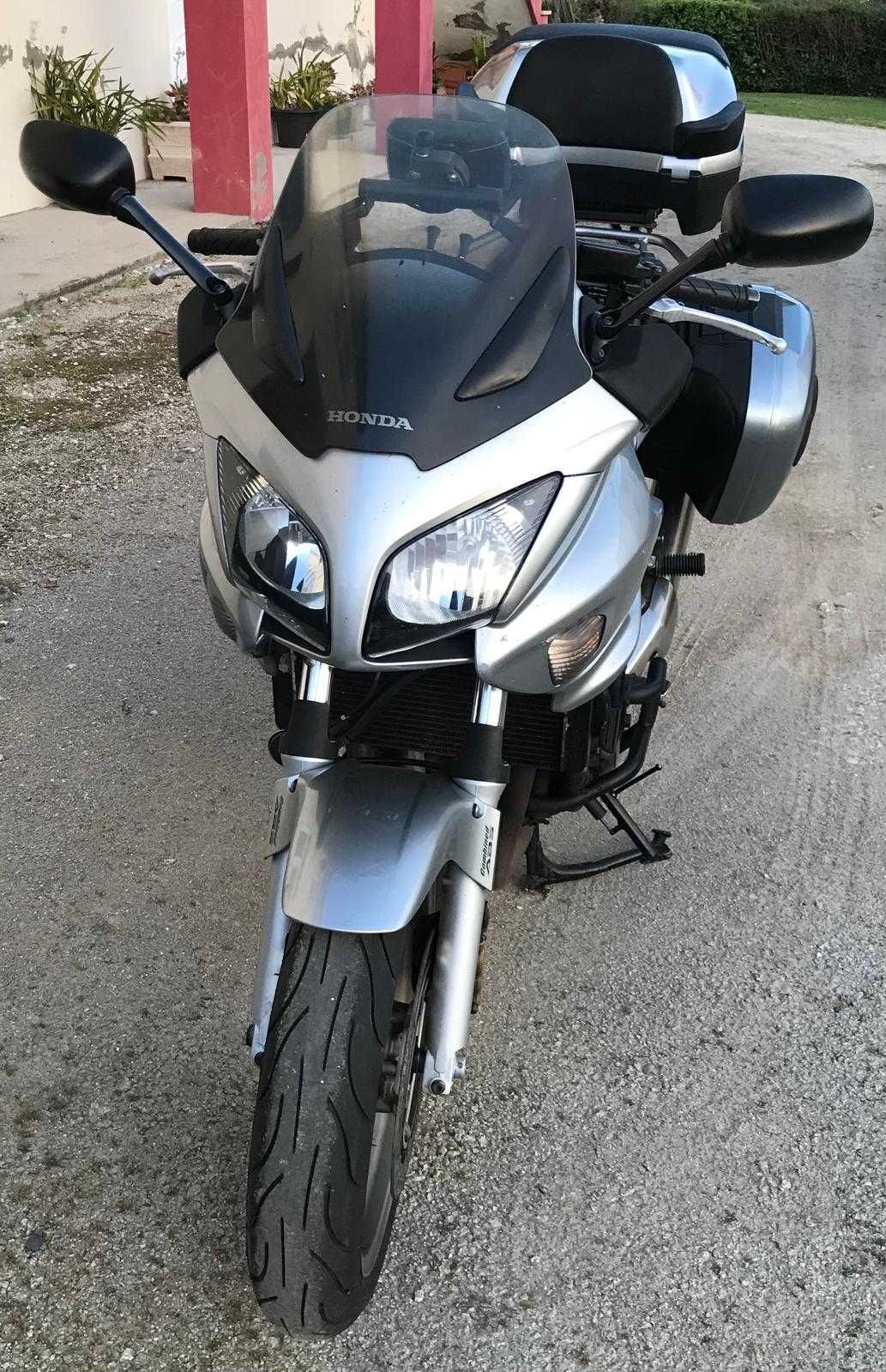Honda CBF 1000 com malas