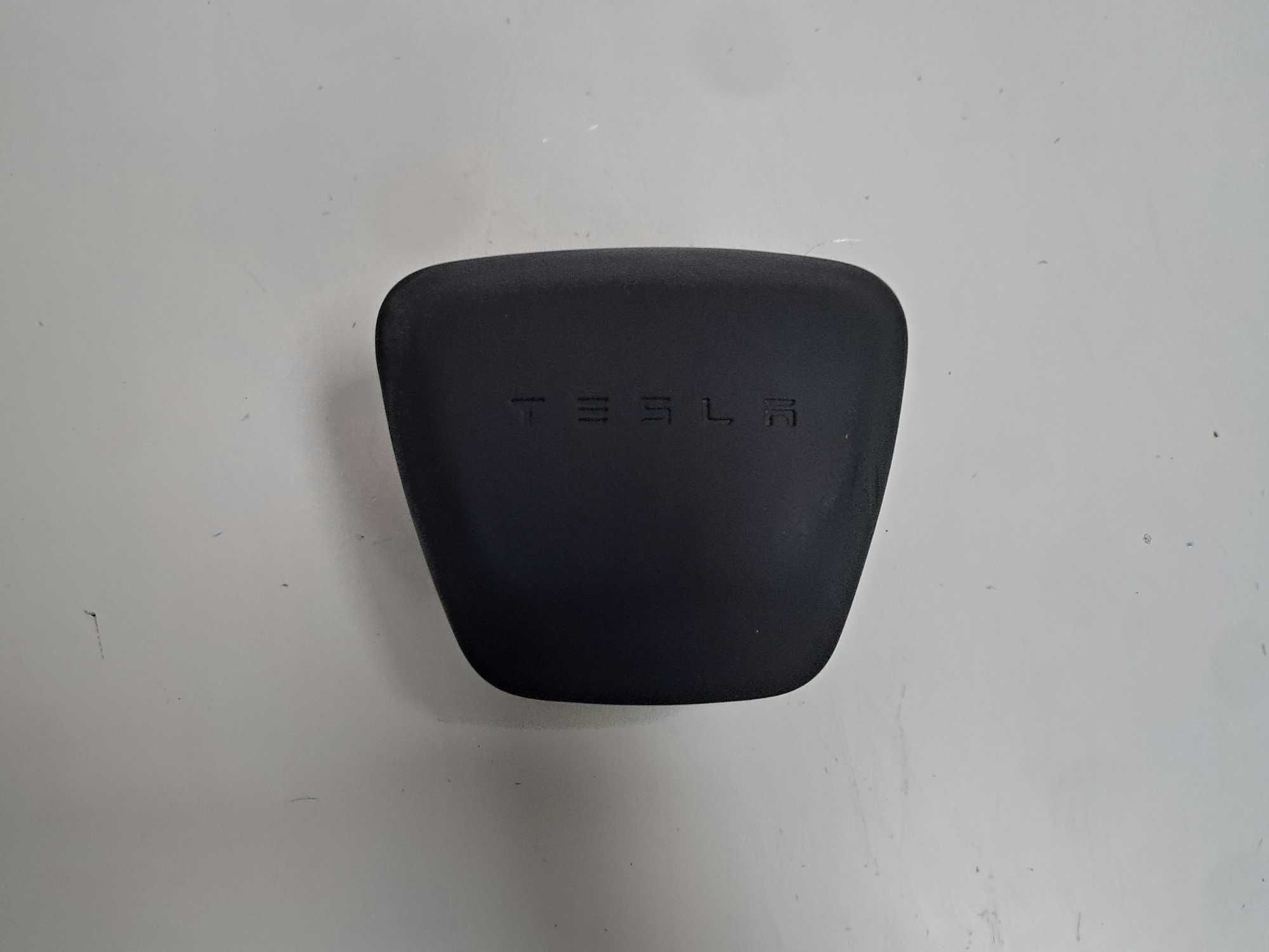 Подушка безопасности, Tesla model S/X