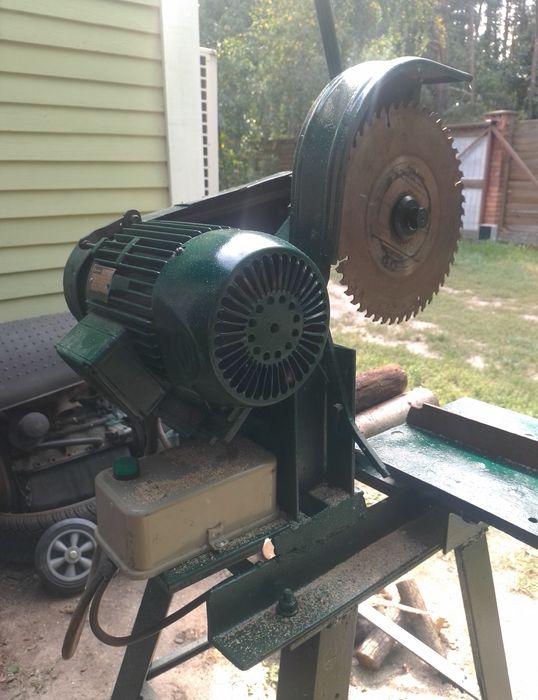 Подрібнювач гілок, дровокол, відрізний станок.