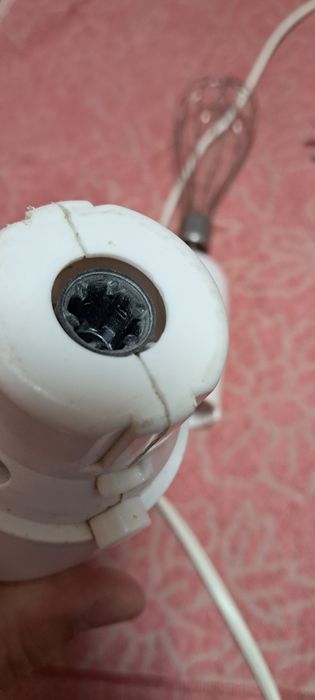 Міксер  для збивання чи змішування.