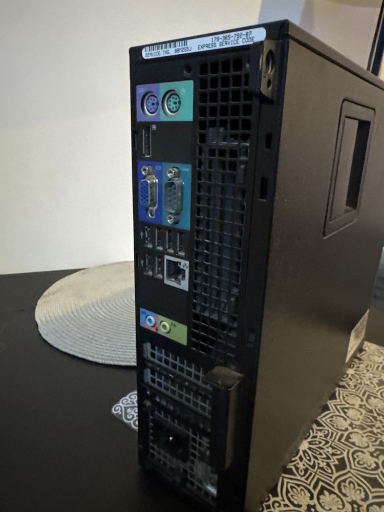 Monitor z komputerem