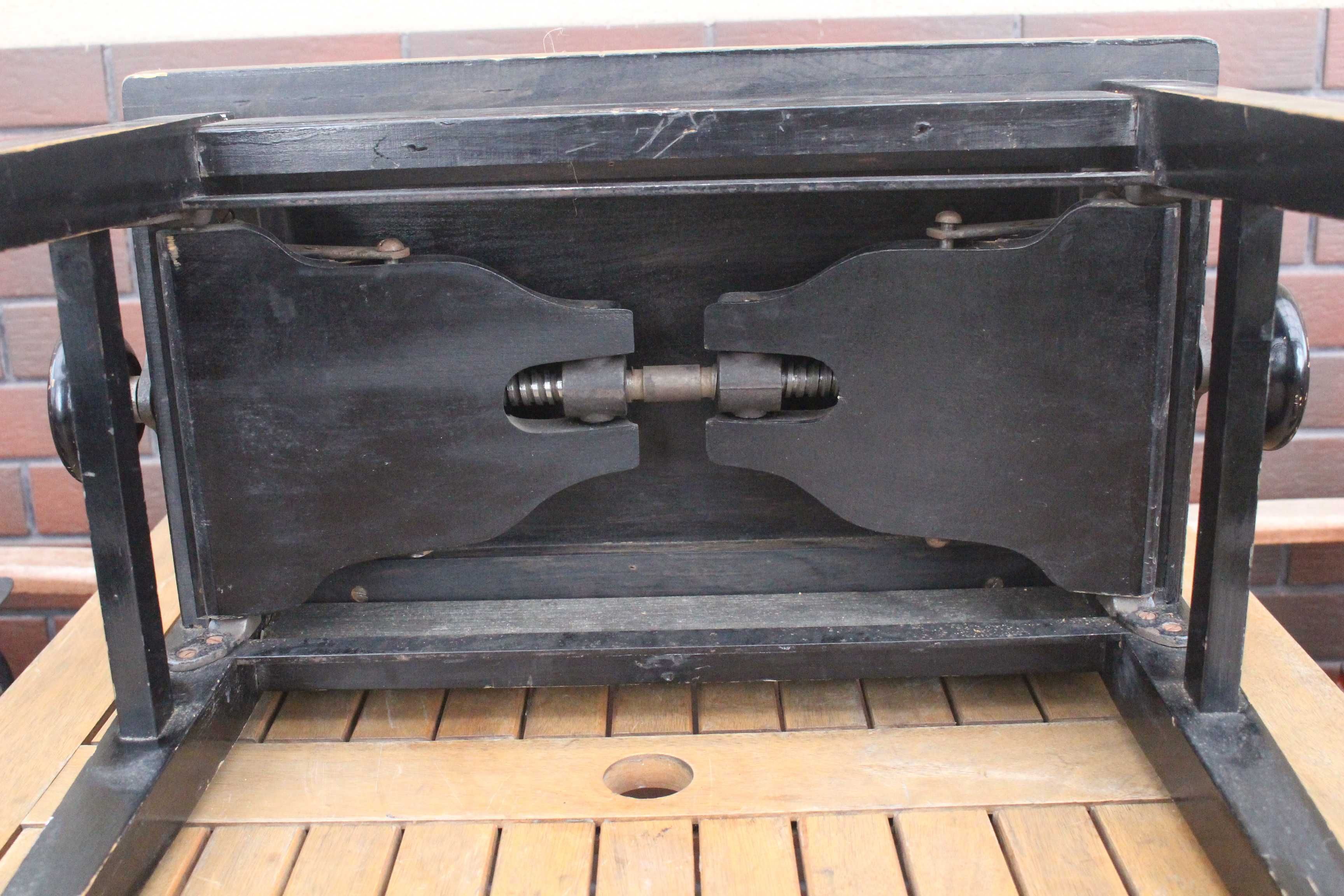 stary taboret do fortepianu