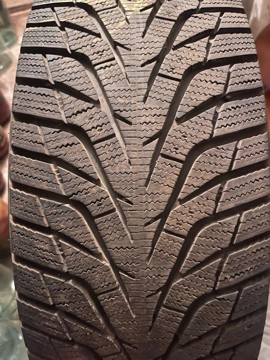 Зимові шини Hankook 225/60 R17 2024року випуску.