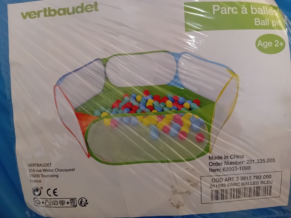 Piscina de bolas com dois sacos de bolas incluídos