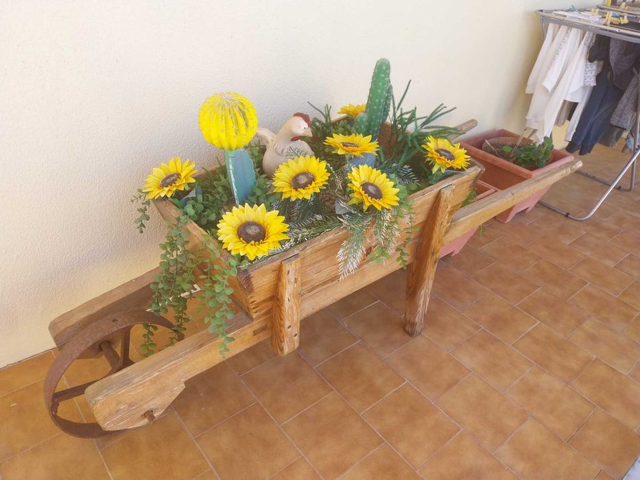 Carrinho de mão antigo