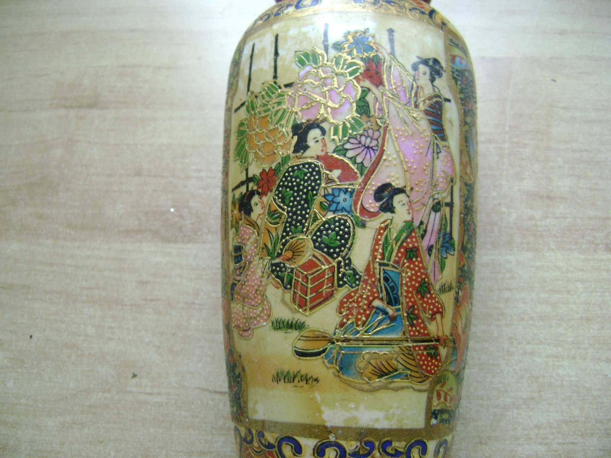 Starocie z PRL - Porcelana = Wazon chiński z czasów PRL 20cm wysokości