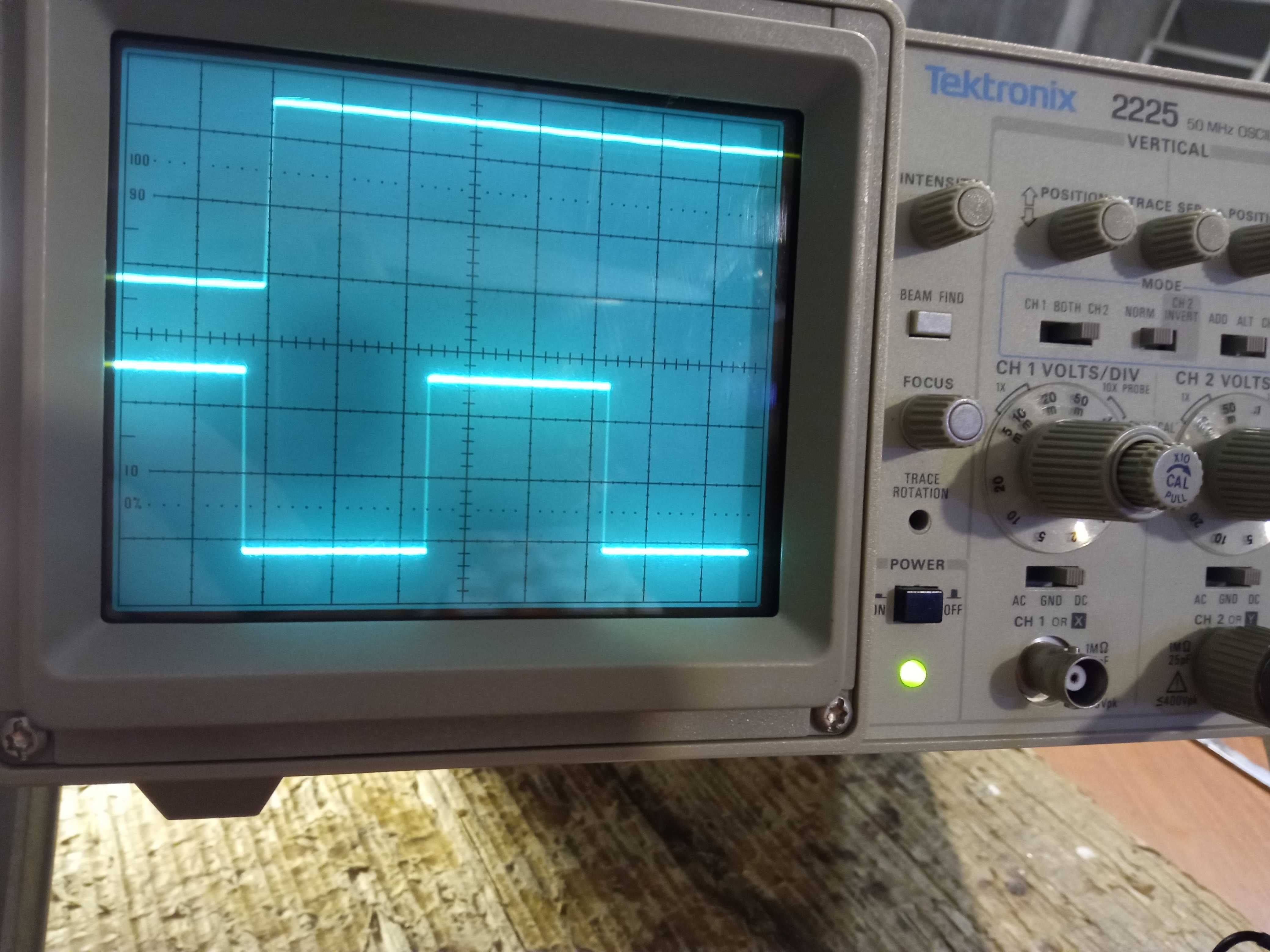 Осциллограф Tektronix 2225 (50МГц), 2 канала.