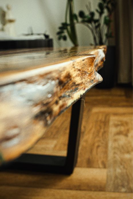 Stół z żywicy epoksydowej orzech czarny na zamowienie recznie robiony