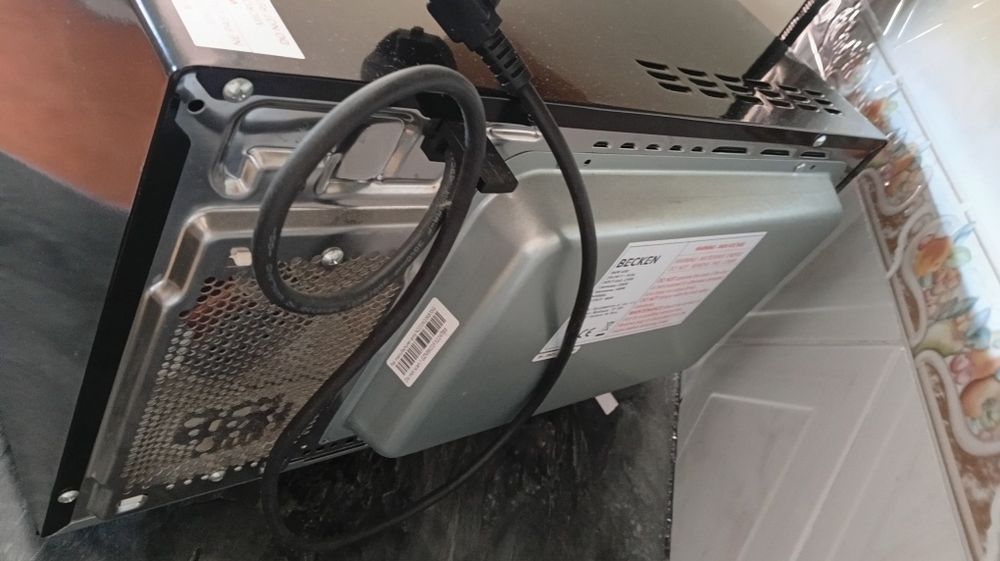 Micro-ondas BECKEN FORNO / GRILL 
Usado, não