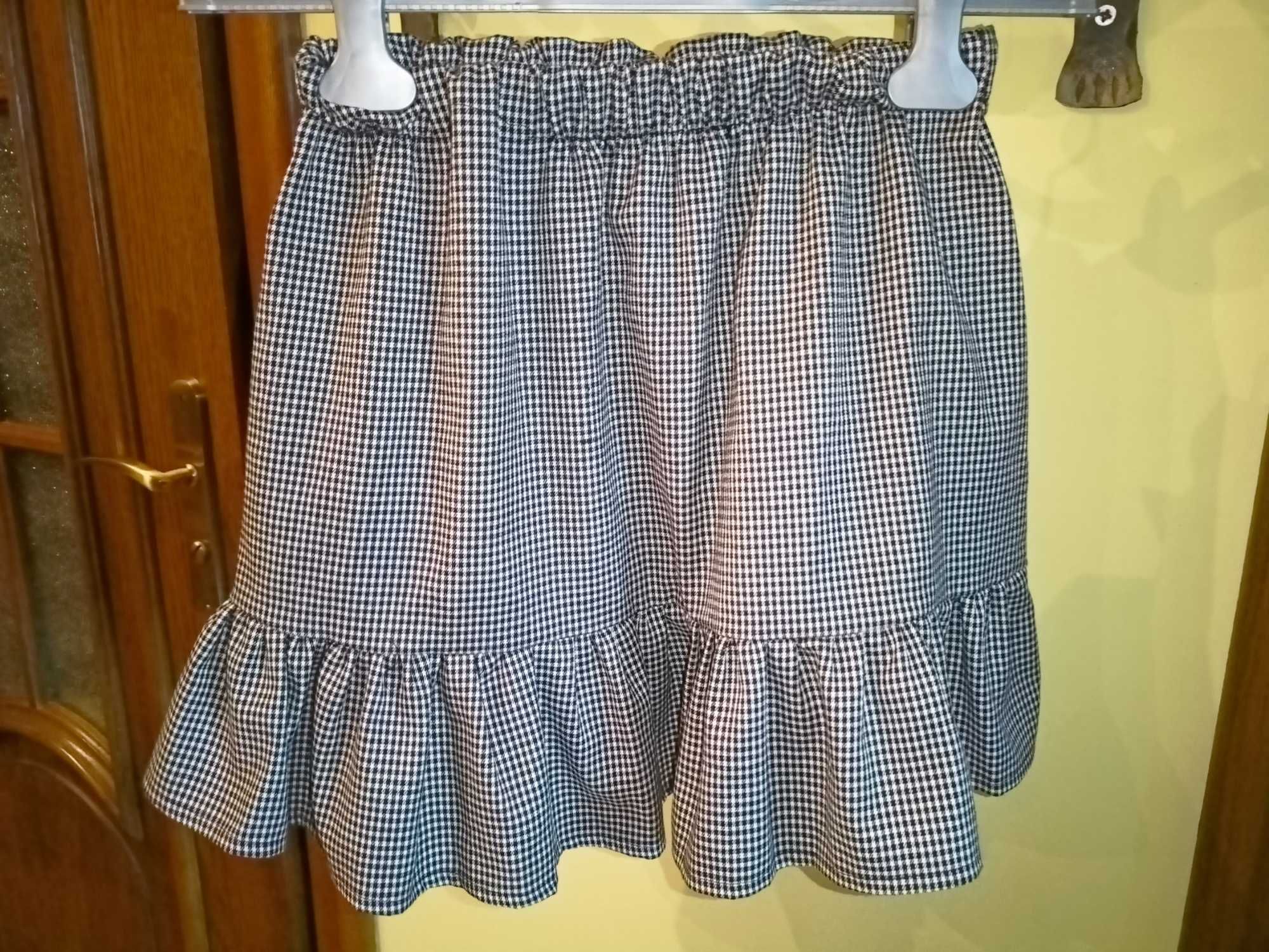 Spódnica trapezowa z falbanką