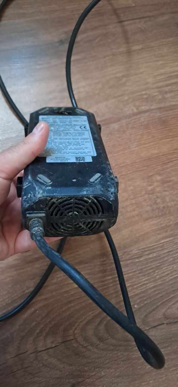 Зарядное устройство для литиевых аккумуляторов 24V 5A (модель ESCH24V5