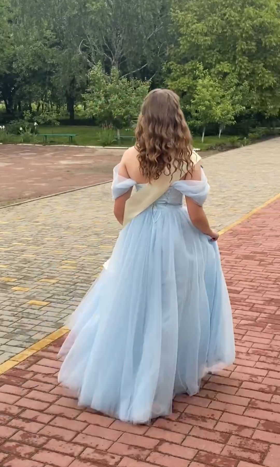Випускна сукня фатінова